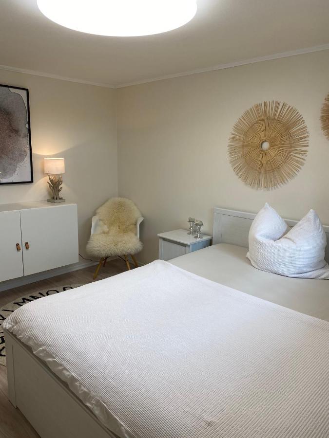 Stylische Wohnung In Ruhiger Lage, Sehr Messenah Laatzen Buitenkant foto