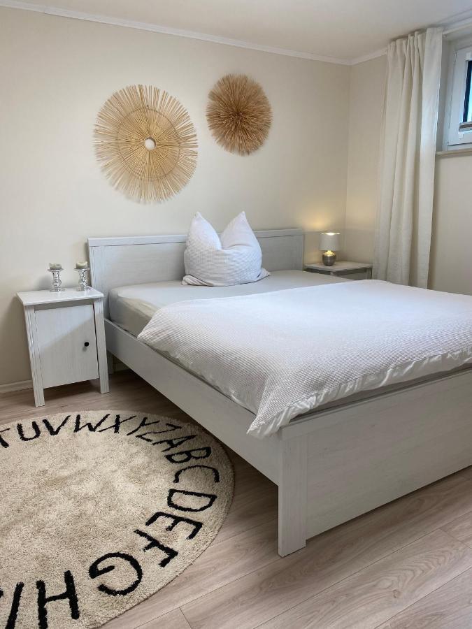 Stylische Wohnung In Ruhiger Lage, Sehr Messenah Laatzen Buitenkant foto