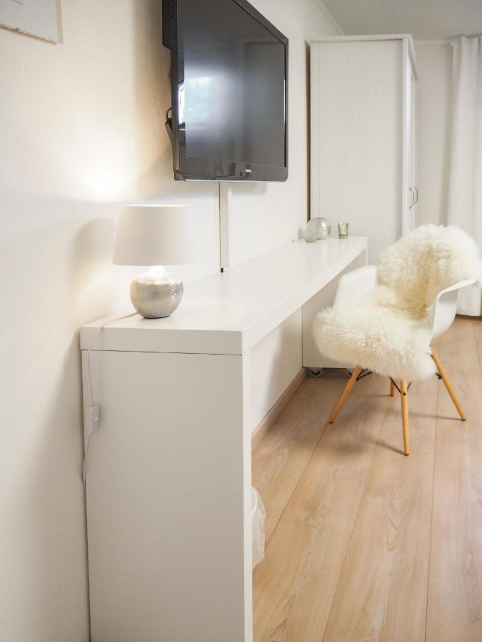 Stylische Wohnung In Ruhiger Lage, Sehr Messenah Laatzen Buitenkant foto