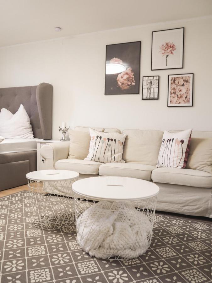 Stylische Wohnung In Ruhiger Lage, Sehr Messenah Laatzen Buitenkant foto