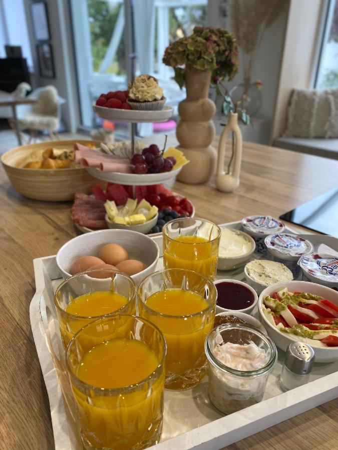 Stylische Wohnung In Ruhiger Lage, Sehr Messenah Laatzen Buitenkant foto