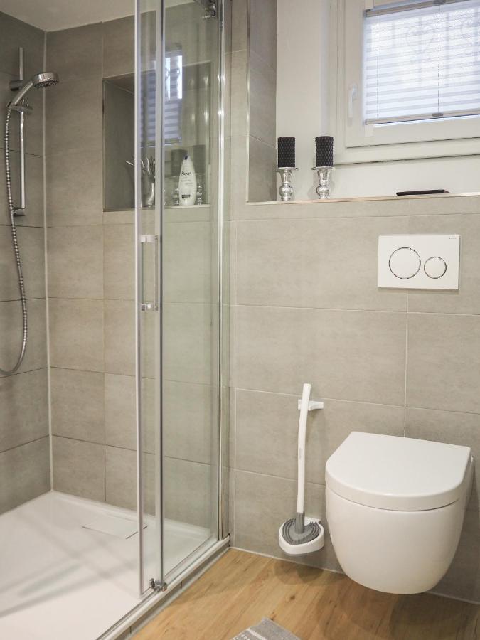 Stylische Wohnung In Ruhiger Lage, Sehr Messenah Laatzen Buitenkant foto