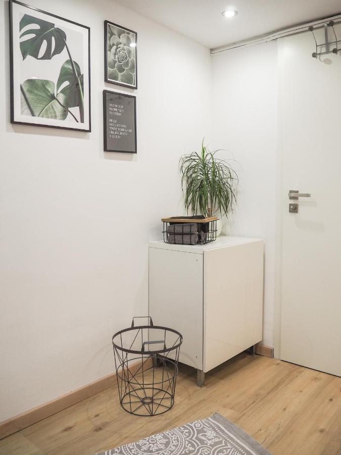Stylische Wohnung In Ruhiger Lage, Sehr Messenah Laatzen Buitenkant foto
