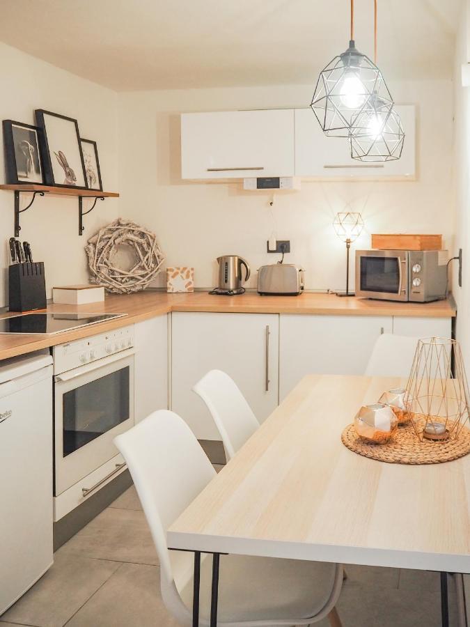 Stylische Wohnung In Ruhiger Lage, Sehr Messenah Laatzen Buitenkant foto