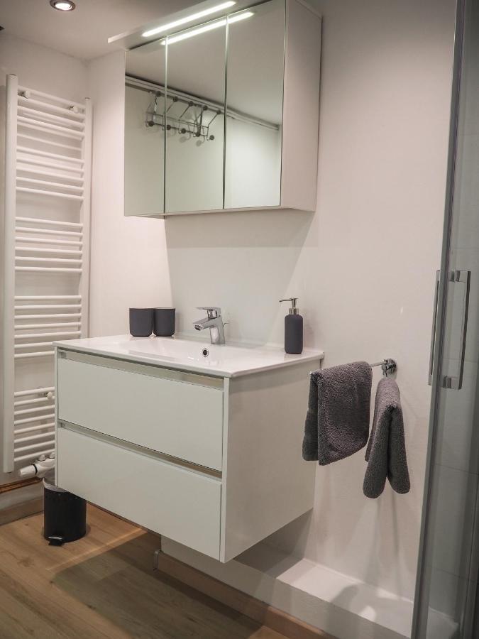 Stylische Wohnung In Ruhiger Lage, Sehr Messenah Laatzen Buitenkant foto
