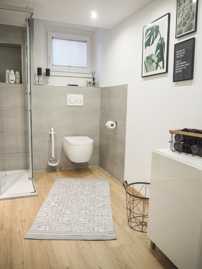 Stylische Wohnung In Ruhiger Lage, Sehr Messenah Laatzen Buitenkant foto