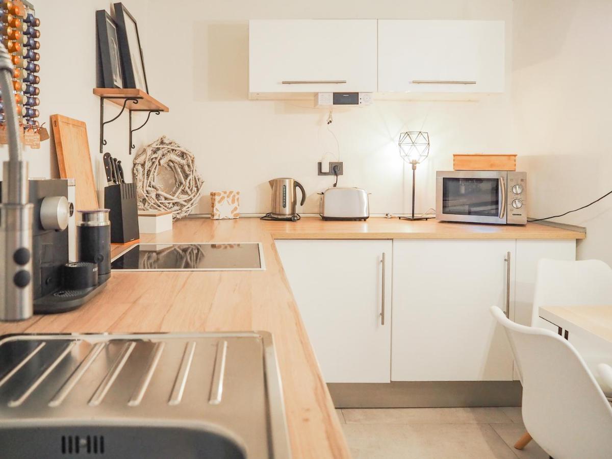 Stylische Wohnung In Ruhiger Lage, Sehr Messenah Laatzen Buitenkant foto