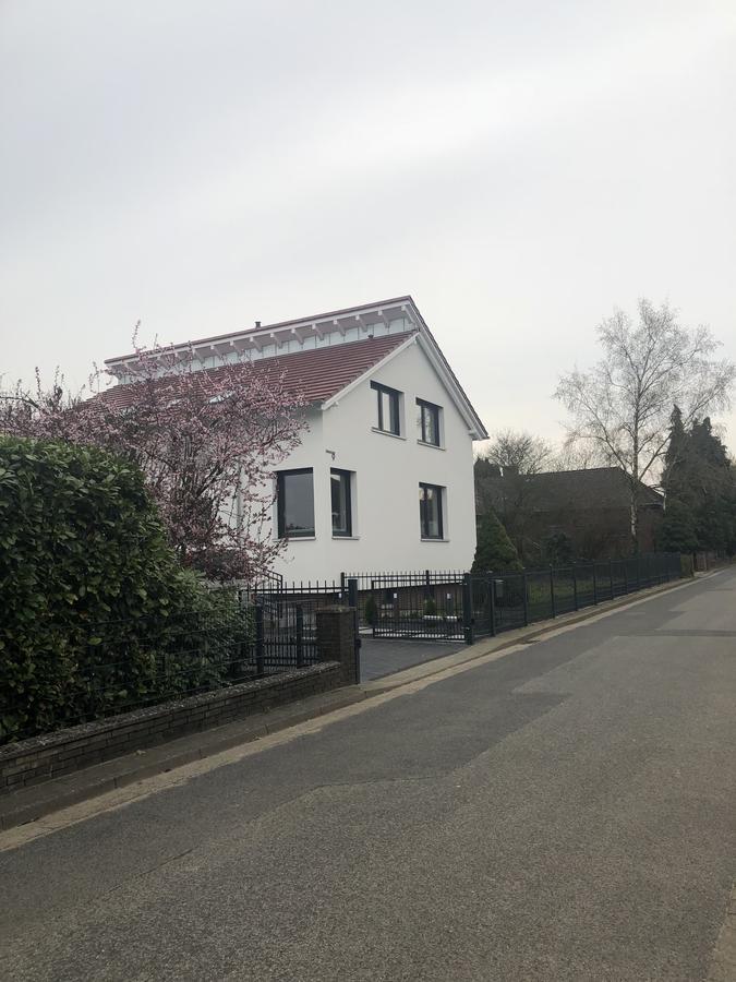 Stylische Wohnung In Ruhiger Lage, Sehr Messenah Laatzen Buitenkant foto